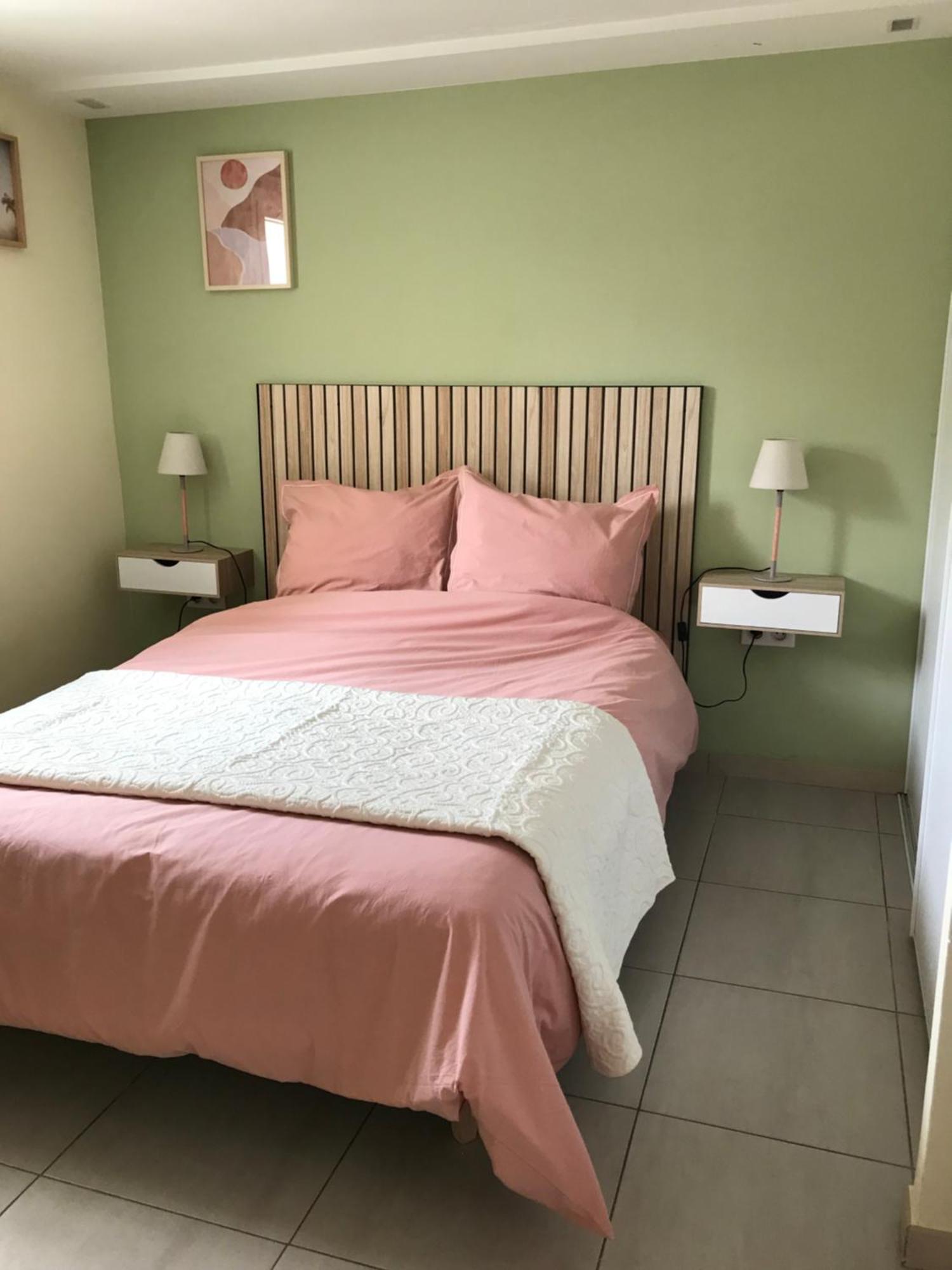 Appartement Deux Pieces Donnant Sur Un Jardin Antibes Exterior foto